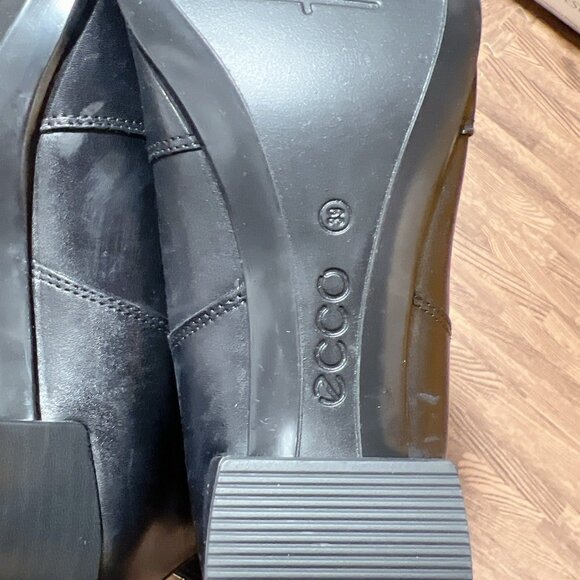 Ecco Shape 35 Black Leather Chelsea Boots Low Heel Womens EU 39 US 8- 8.5 - Picture 11 of 11